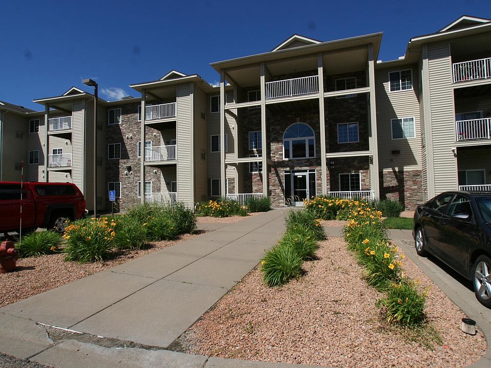 1st image of 1590 Parkwood Dr APT 111