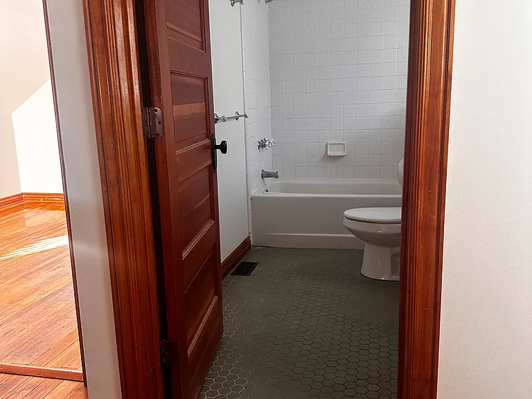 309 N Almond St — Photo 34