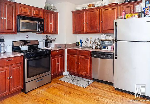 3rd image of 1031 E 81st St #3