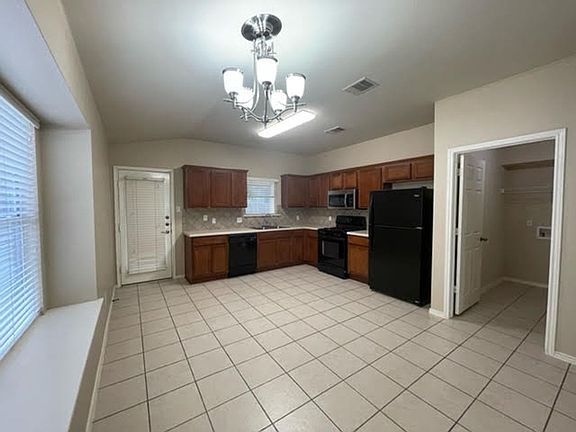 3rd image of 2535 Pearson Way