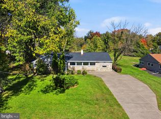 7913 Newbold Ln, Laverock, PA 19038