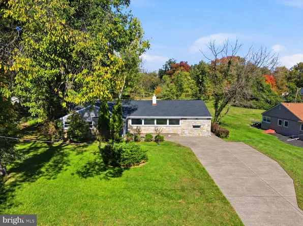 7913 Newbold Ln, Laverock, PA 19038