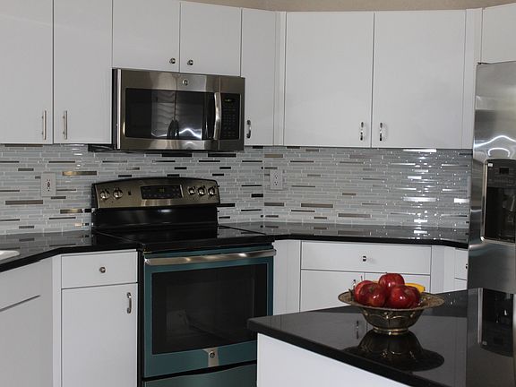 2nd image of 1482 Lantana Ct