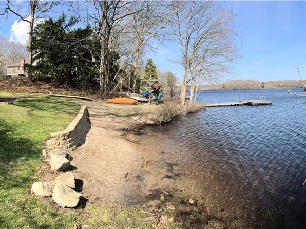 84 Estelle Dr, South Kingstown, RI 02892