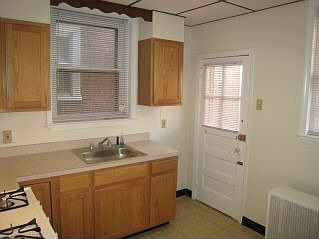 4th image of 161 W Spencer St