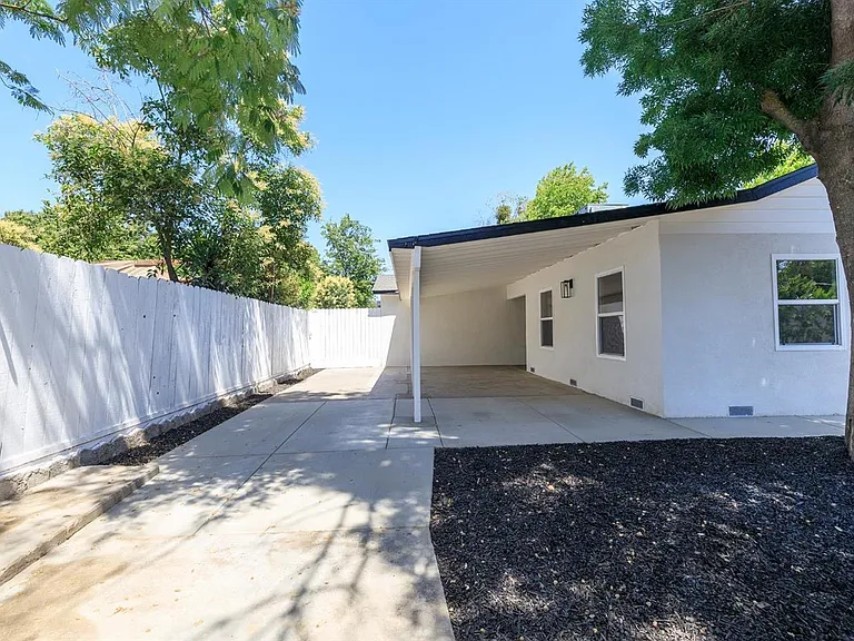 2423 Miller Ave — Photo 25