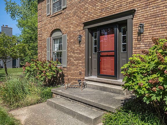 4th image of 5605 Glen Oak Ct