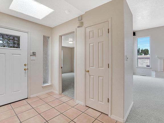3rd image of 708 Kiva Dr SE