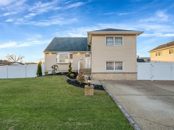 226 W End Avenue, Massapequa, NY 11758
