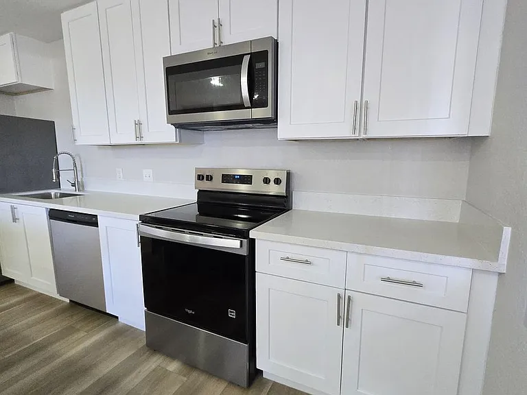 1509 E Harmon Ave — Photo 13