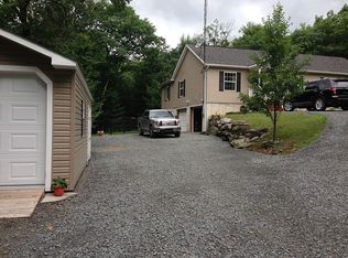 136 Pine Tree Rd, Shohola, PA 18458