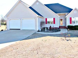 95 Bluebird Ln, Killen, AL 35645