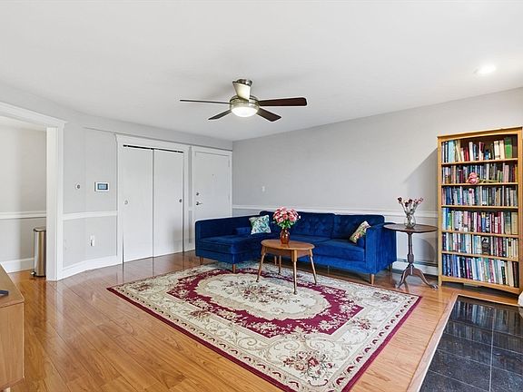 3rd image of 78 Edgelawn Ave APT 8