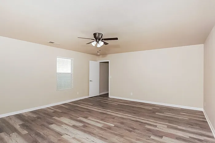203 Whitestone Dr NE — Photo 8