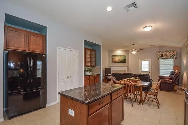 623 W Newport Bnd — Photo 8