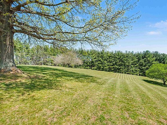 4th image of 218 Grand Oaks Ln