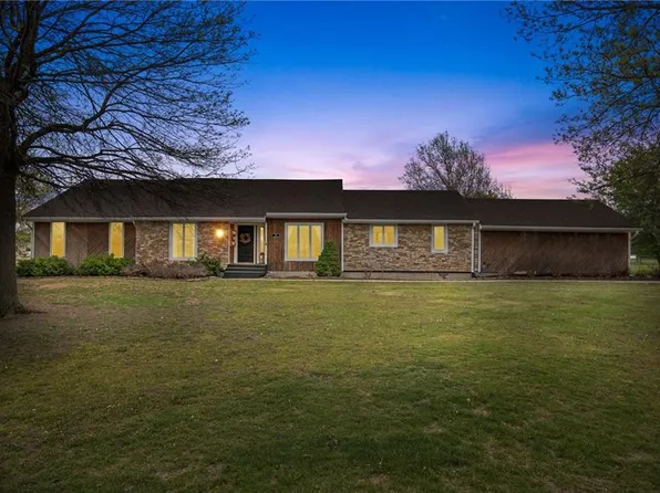 18 Lakeridge Rd, Garnett, KS 66032