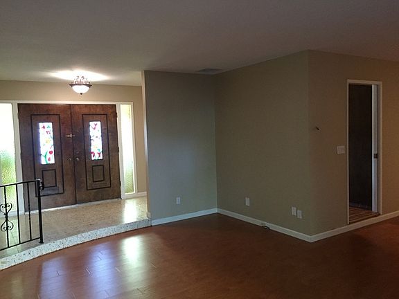 4th image of 5201 S Land Park Dr