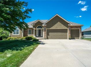 1804 NE Park Ridge Cir, Lees Summit, MO 64064