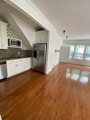 Rented by Hudson Exclusive Inc | media 39