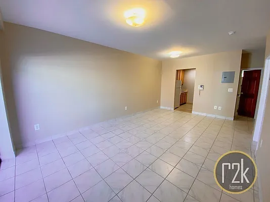 Rented by Realty 2000 Corp | media 24