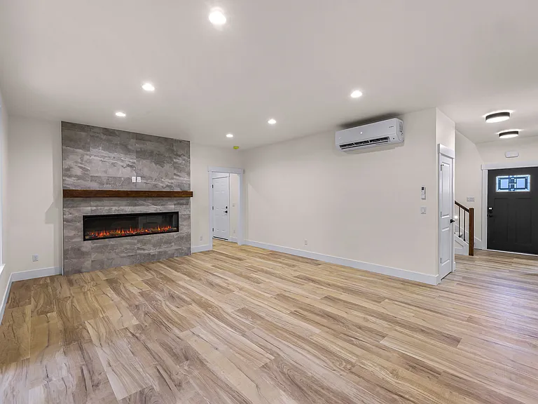 511 W 2nd St — Photo 9