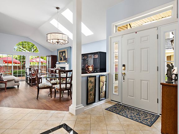 5th image of 1906 N Dunhill Ct