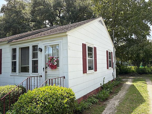 4th image of 573 Black River Rd