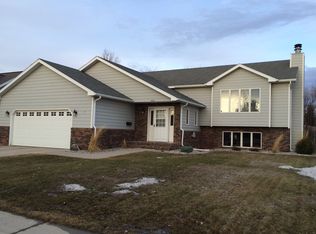 4591 Homestead Cir, Grand Forks, ND 58201