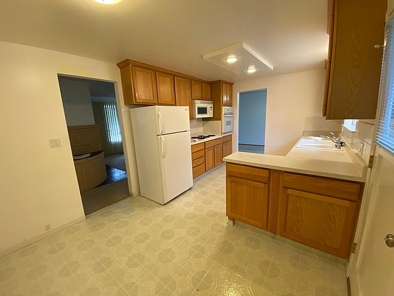 Kitchen - lots of storage!