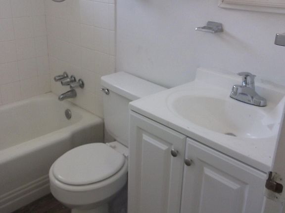 4th image of 2421 Silver Ave