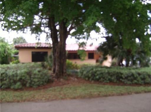 1st image of 1320 NE 41st St