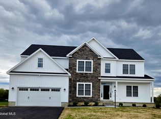 7 Jack Dr, Mechanicville, NY 12118