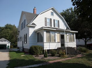 607 E 2nd St, Lyle, MN 55953