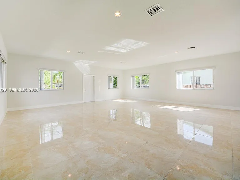 312 Phippen Waiters Rd — Photo 4