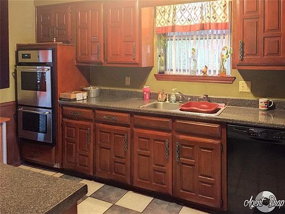 3rd image of 221 Abbey Ln
