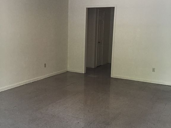 2nd image of 806 N McLemore Ave #0
