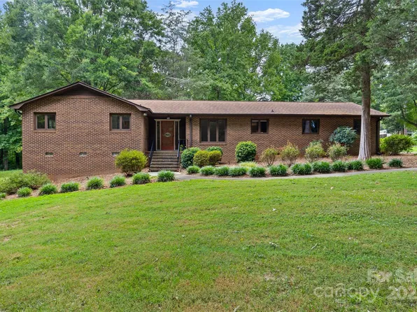 8425 Denbur Dr, Charlotte, NC 28215