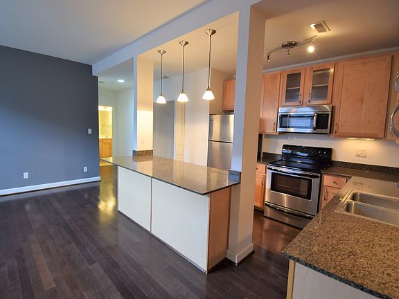 4th image of 5330 Pershing Ave APT 105