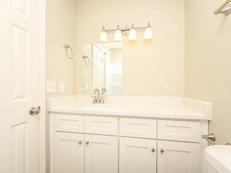 403 Watersedge Ln — Photo 10