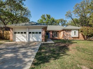 412 Concord Dr, Hurst, TX 76054