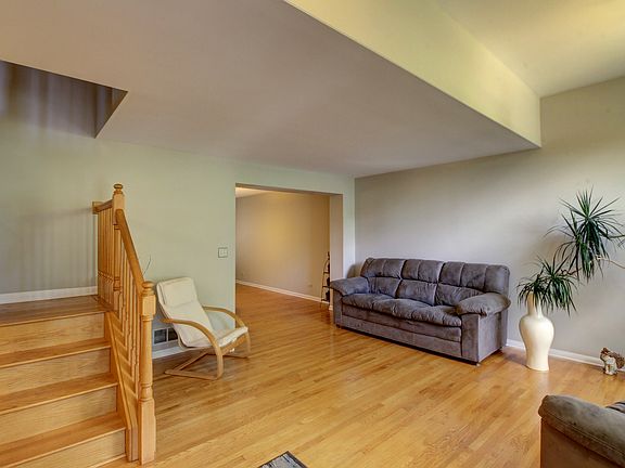 3rd image of 556 N Columbine Ave