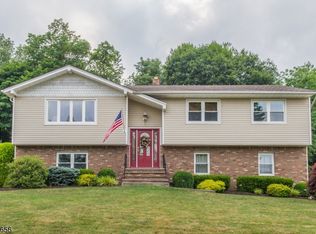 4 Marian Ln, Towaco, NJ 07082