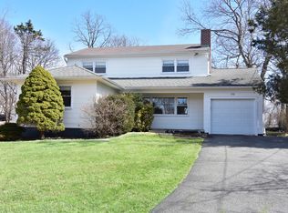 99 Hilltop Rd, Ardsley, NY 10502