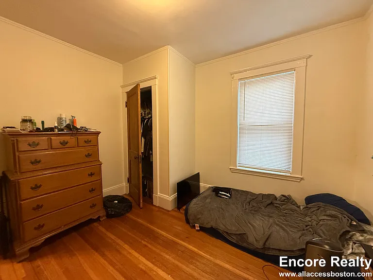 98 Brooks St — Photo 8