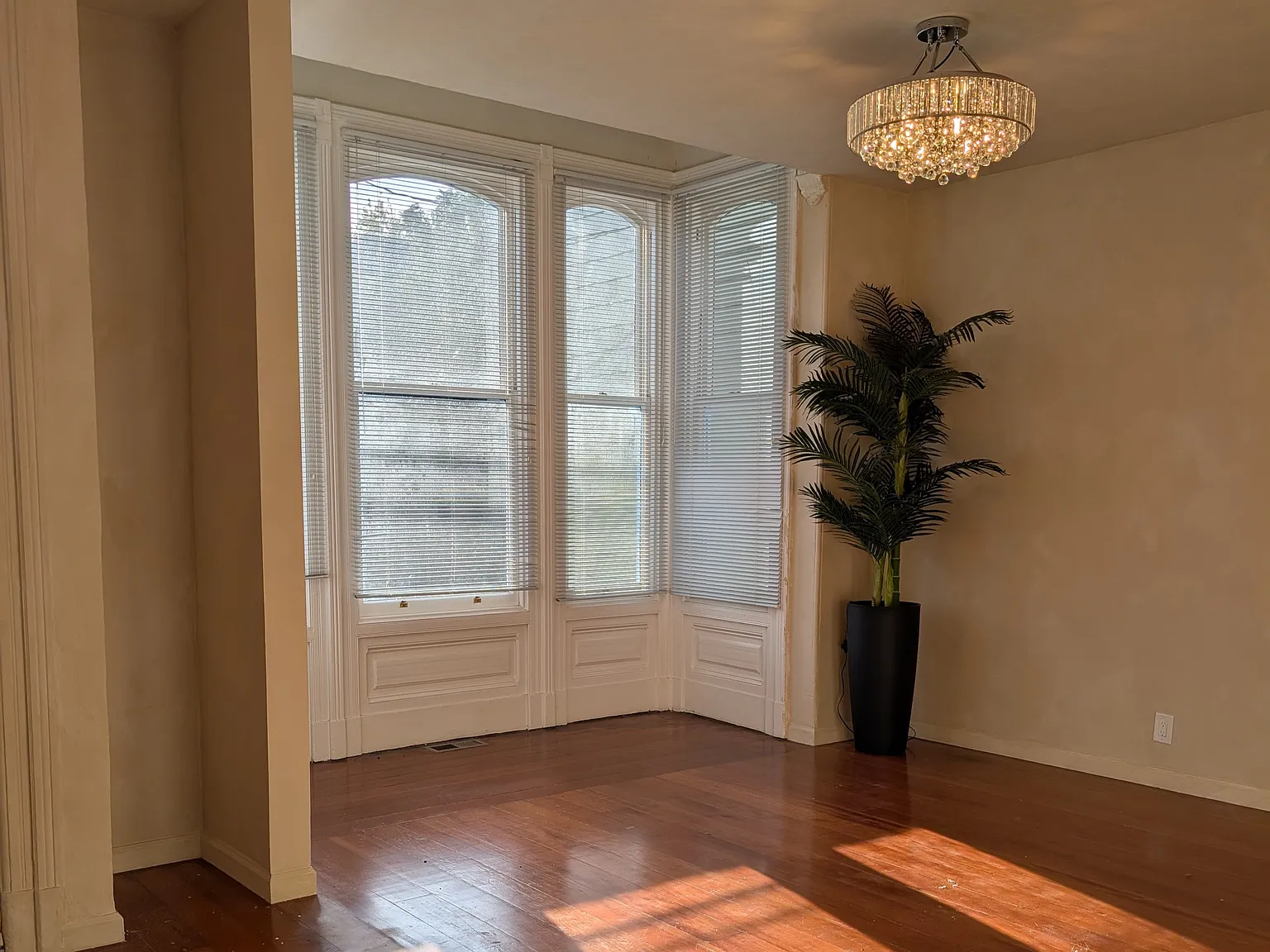 3 bed, 1276 sqft, $10,000 — Photo 4