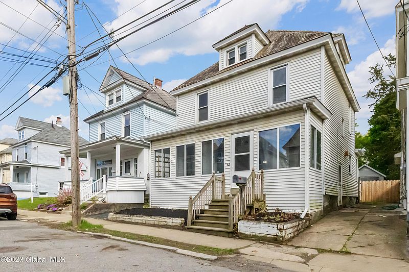 3rd image of 42 Willow Avenue