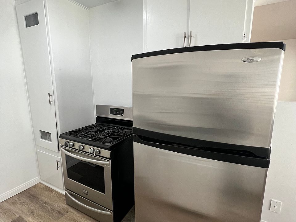 1st image of 313 N Genesee Ave APT 7