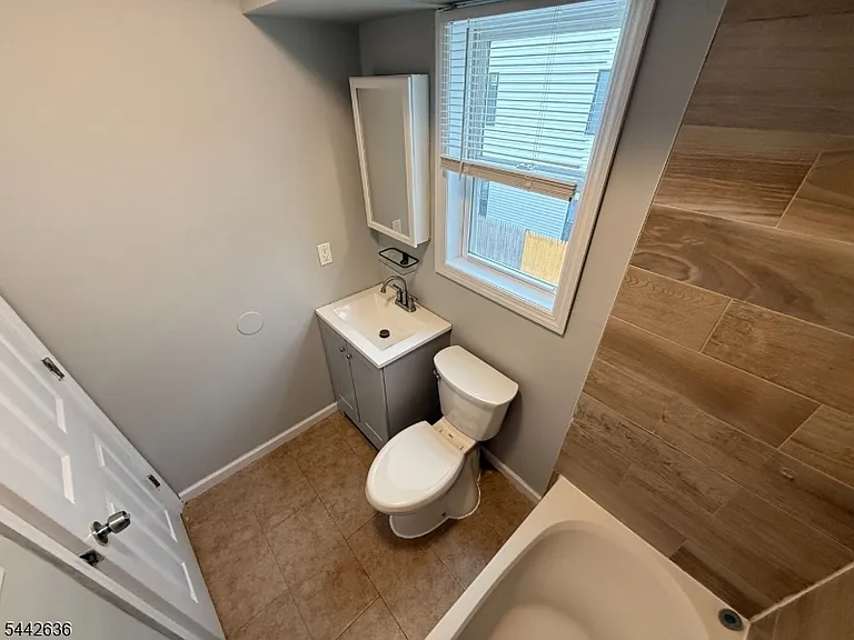 34 Auburn St #2 — Photo 19