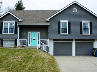 1514 Canterbury Ln, Liberty, MO 64068